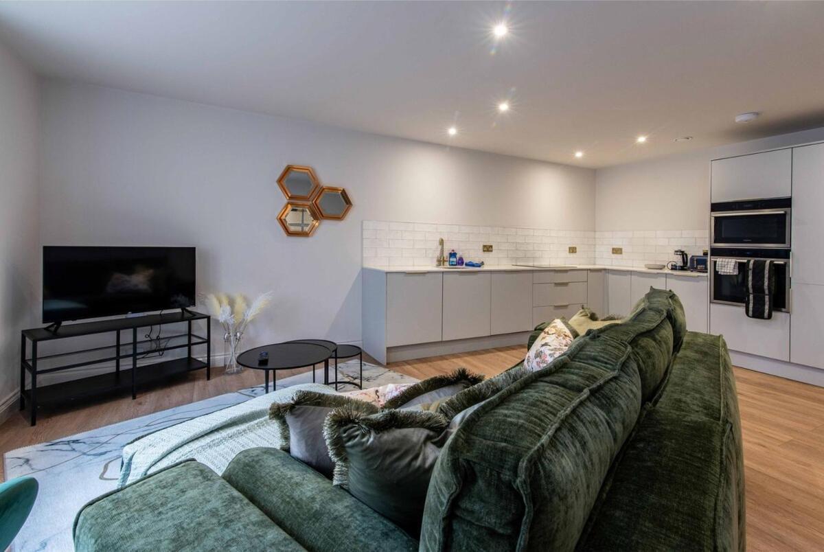 High-end Flat Near Centre *