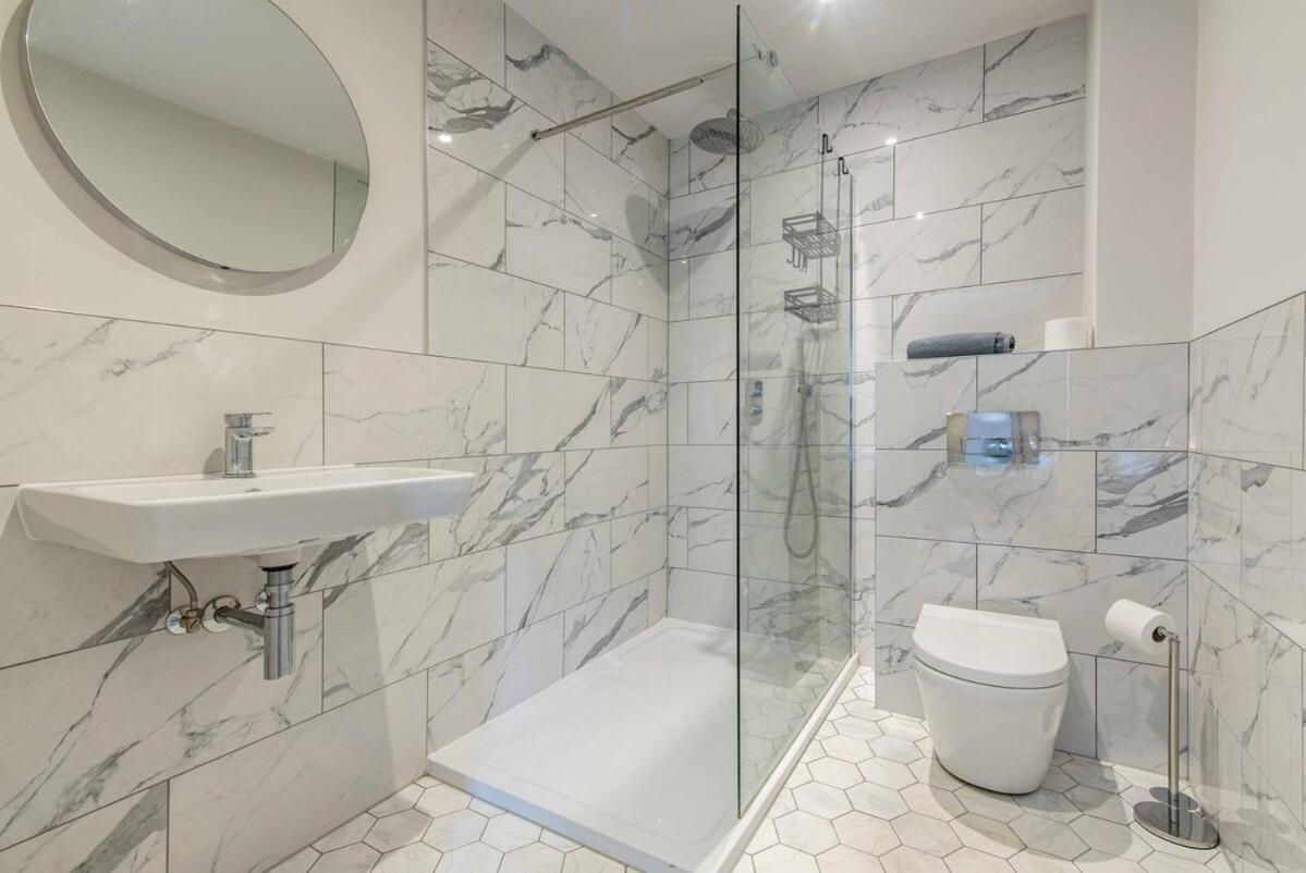 High-end Flat Near Centre *